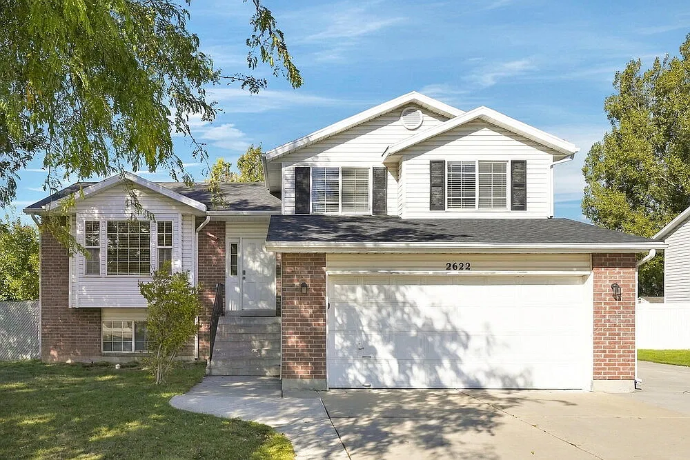 4 bed, 2.5 bath, 2095 sqft, $2,410 — Photo 1