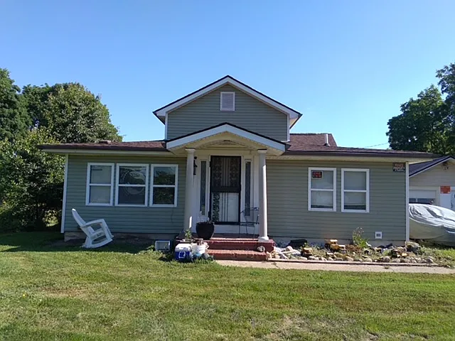 3 bed, 1600 sqft, $2,000 — Photo 1