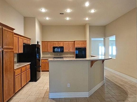 5th image of 4251 Livorno Ave