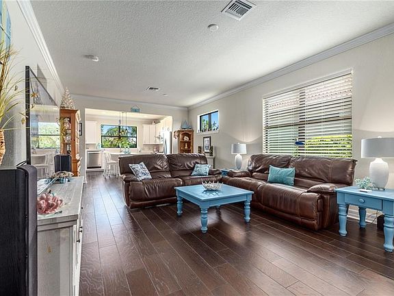5th image of 520 SE Monet Dr