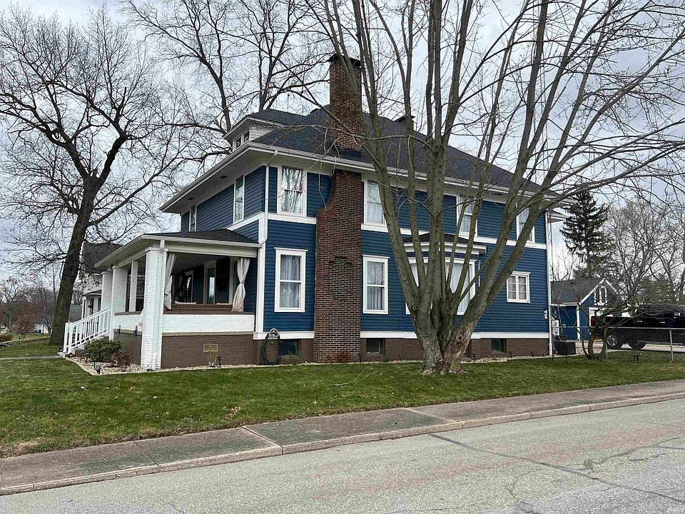 1st image of 402 E Lake St