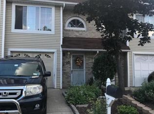 25 Adrianne Ln, Staten Island, NY 10303