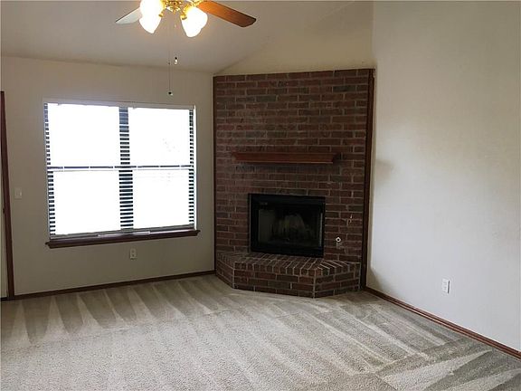 5th image of 717 NE 18th St