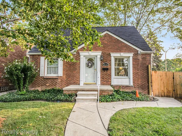 20703 Fleetwood Dr, Harper Woods, MI 48225