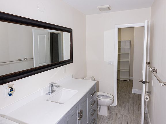 4th image of 1247 SW 46th Ave APT 1313