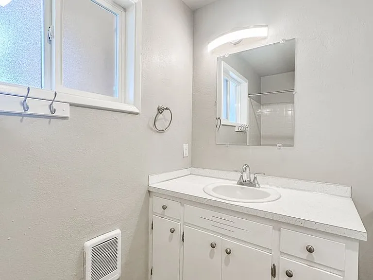 2392 Edgewood Ave NE — Photo 12
