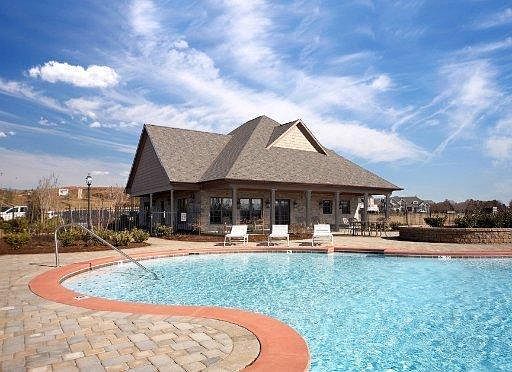 4th image of 560 Stratfield Way