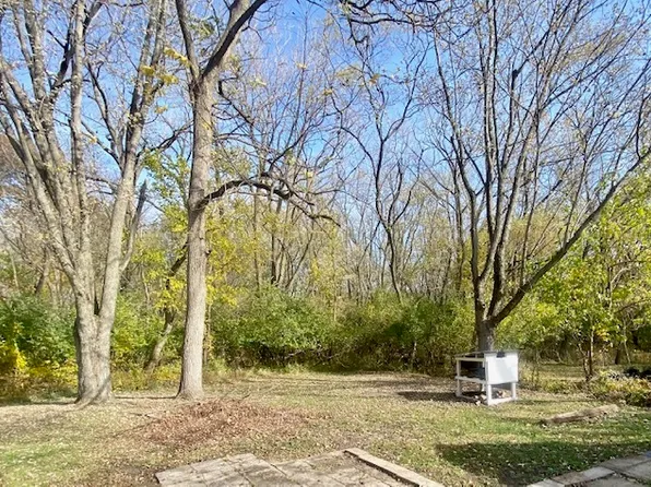 17/100 Woodhaven Dr E, Sublette, IL 61367