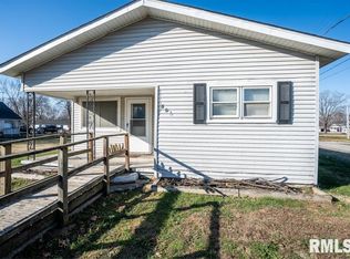 803 S Cockrum St, Sesser, IL 62884