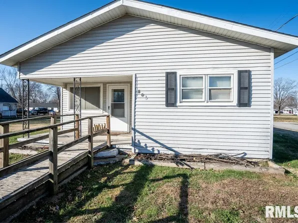 803 S Cockrum St, Sesser, IL 62884