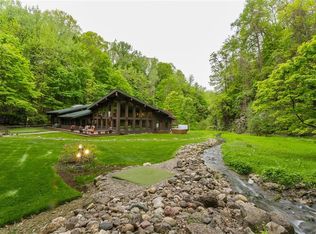 525 Thomas Cove Rd, Rochester, NY 14625