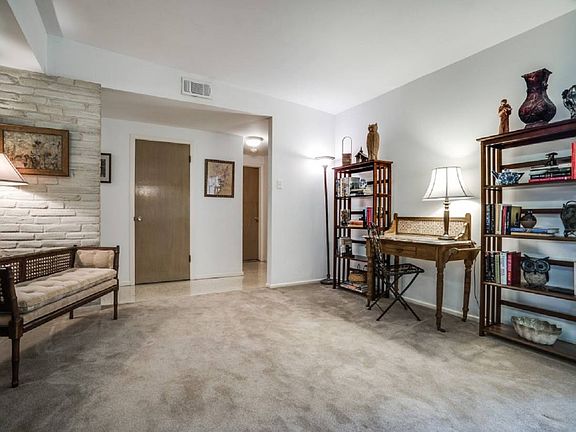 3rd image of 415 Fantasia St