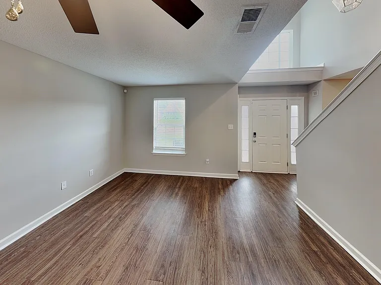 1071 E Red Fern Cir — Photo 2