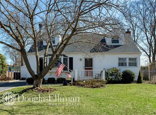 38 Elliot St, Islip, NY 11751