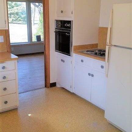 3rd image of 1800 West Ln