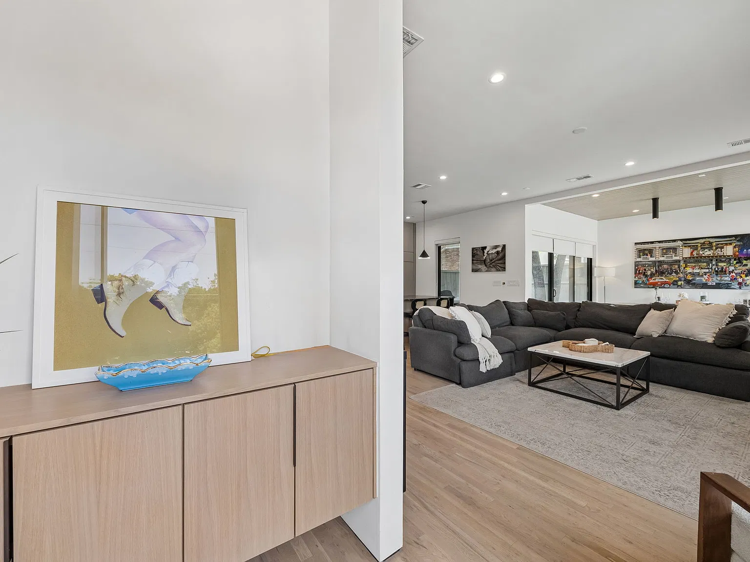 4 bed, 2552 sqft, $6,500 — Photo 3