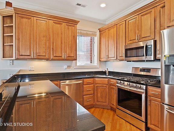 5th image of 2022 N Wood St APT 3S