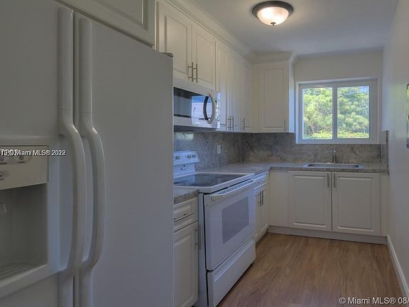 4th image of 6941 Bay Dr APT 1A
