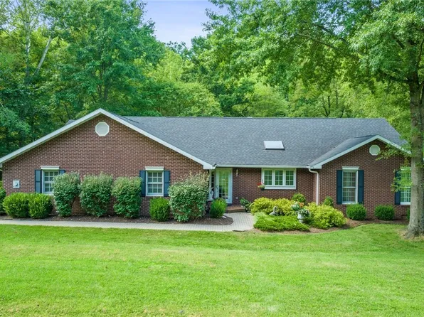 1151 Mill Run Rd, North Parkersburg, WV 26104