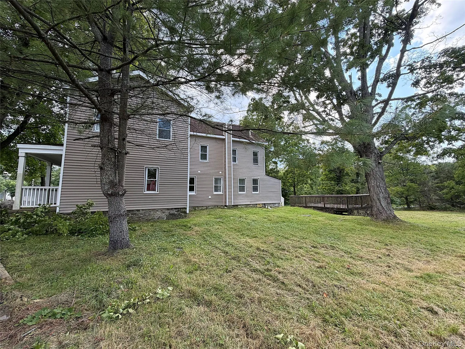 3 bed, 2.0 bath, 1810 sqft, $2,595 — Photo 2