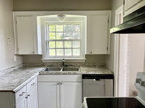 5th image of 616 E Dempster Ave