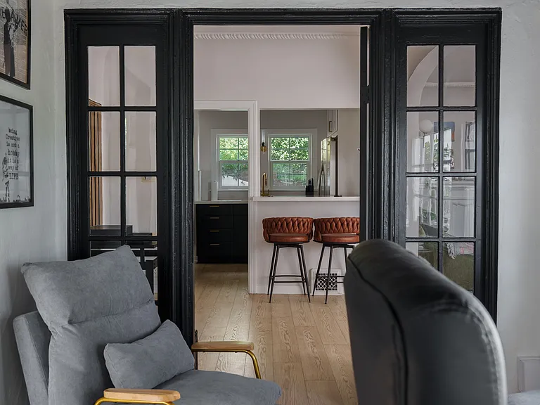 2209 N Gower St — Photo 30