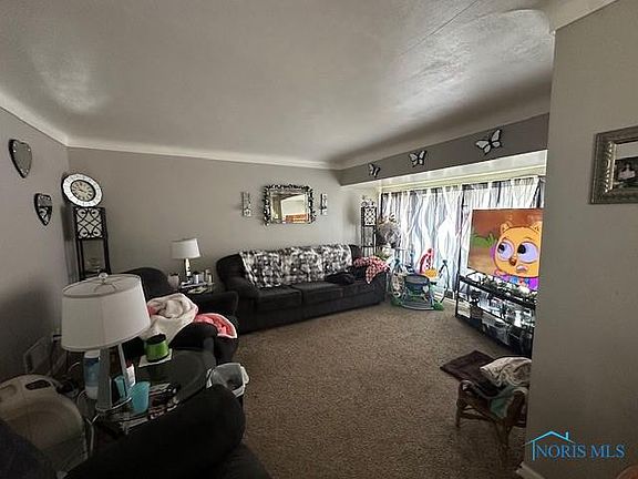 3rd image of 875 Wright Ave
