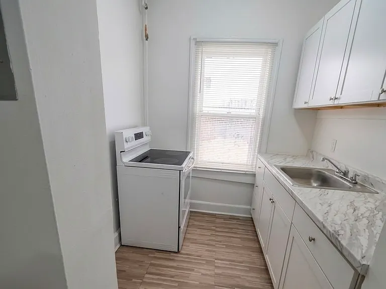 2136 SW 5th St #1 — Photo 5