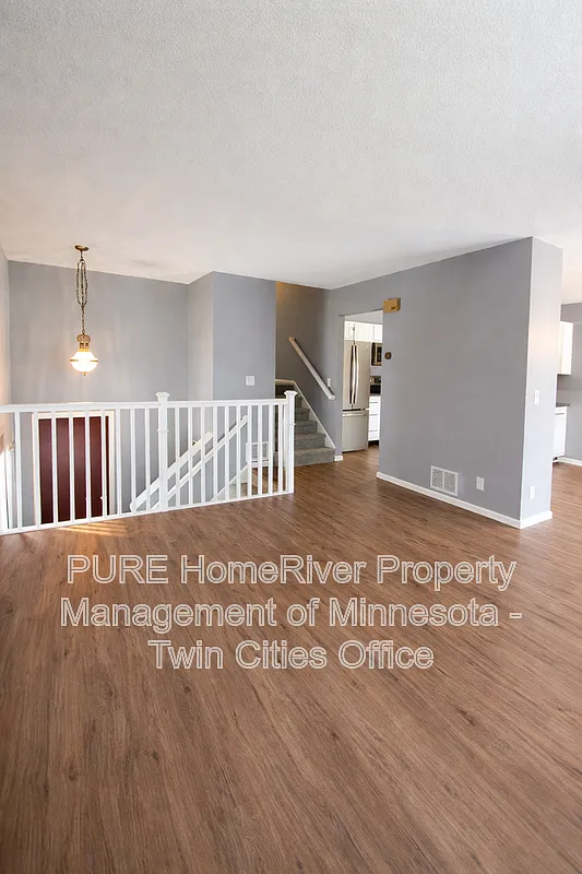 3 bed, 2.0 bath, 1570 sqft, $2,424 — Photo 2