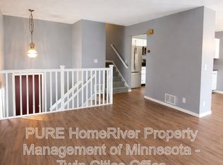 2500 Woodbridge St, Roseville, MN 55113
