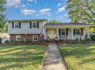 3107 Robin Hood Dr, Greensboro, NC 27408