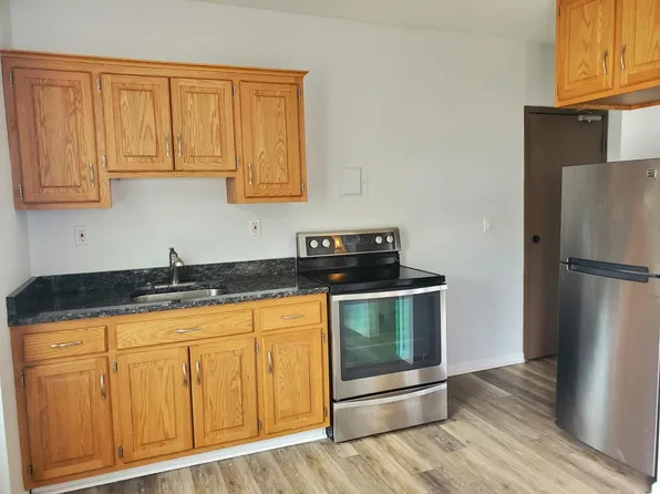 424 West St #2W, Bristol, CT 06010