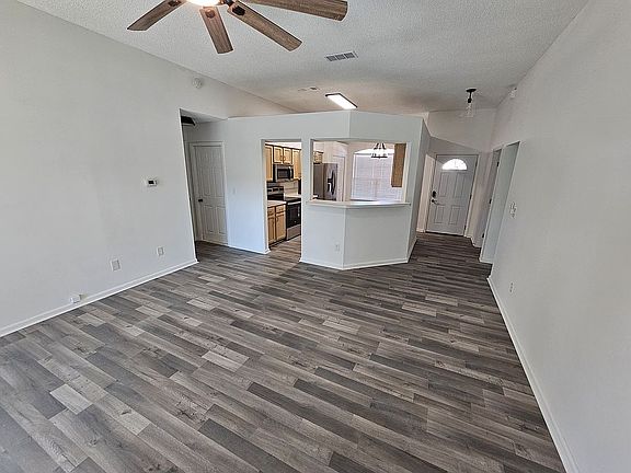 4th image of 8568 Shuter Ct