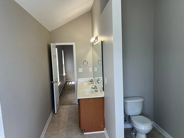 1111 Delander Ln — Photo 14