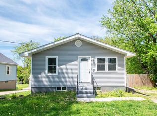 585 Roosevelt St, Creve Coeur, IL 61610