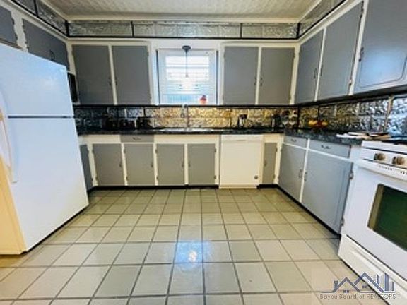 3rd image of 119 Everette Dr
