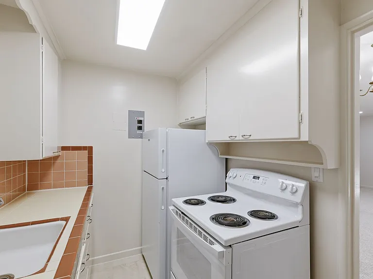 The Highland Arms Apartments — Photo 9
