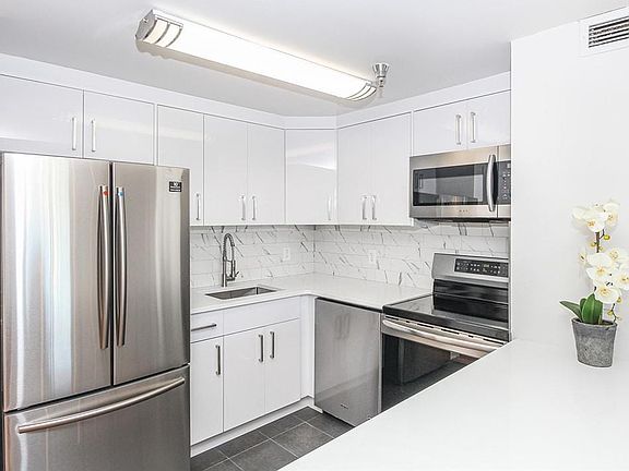 3rd image of 123 Mamaroneck Ave APT 404