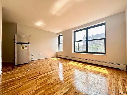 Rented by Zjama Realty Corp | media 2