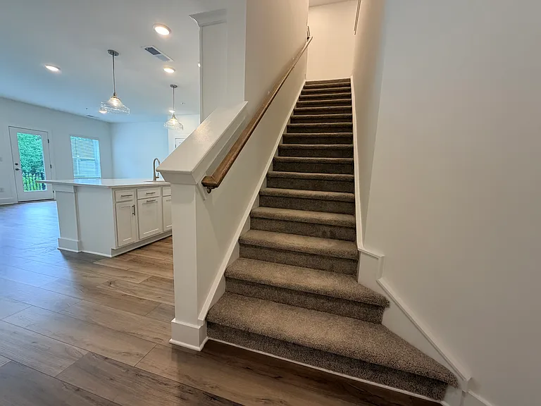 454 Laurelwood Ct — Photo 3