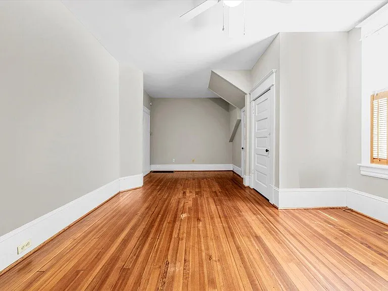 2410 Broadway Ave #B — Photo 21