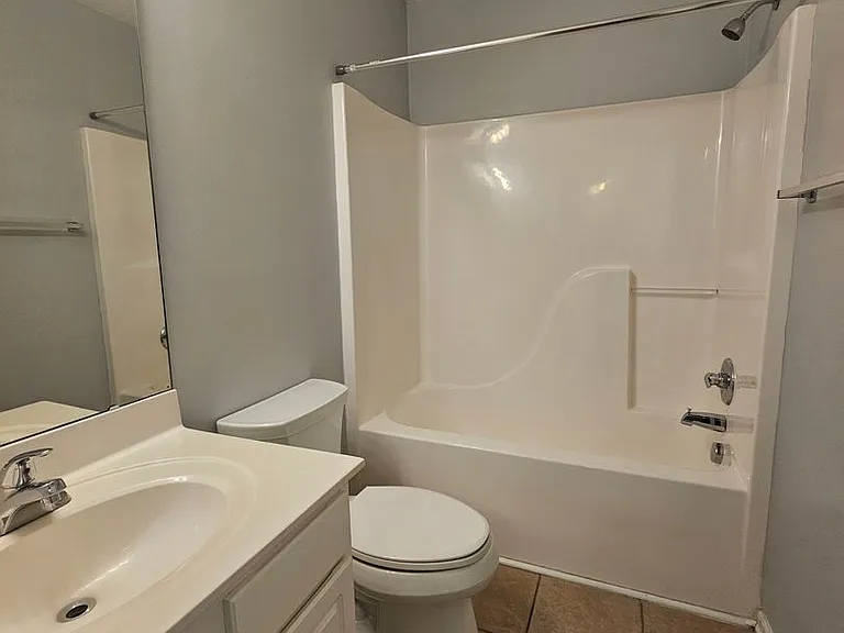 104 Tuscany Ct — Photo 8