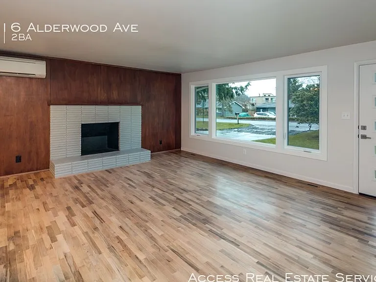 2916 Alderwood Ave — Photo 3
