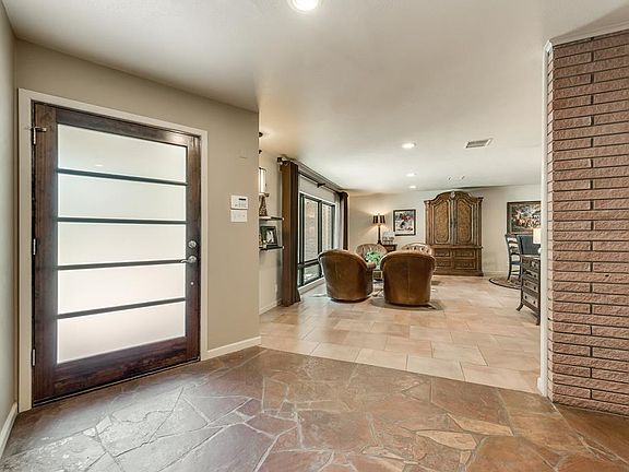 5th image of 912 Bedford Dr