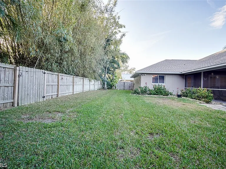8831 Banyan Cove Cir — Photo 38