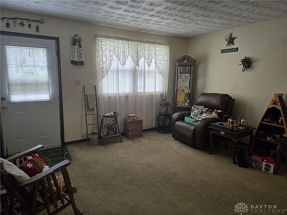 5th image of 470 Marshall Dr