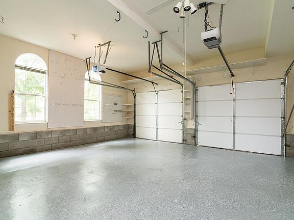 4th image of 801 Millbrook Cir