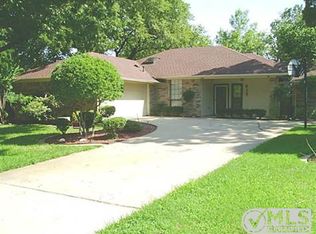 417 Oakview Dr, Grand Prairie, TX 75050