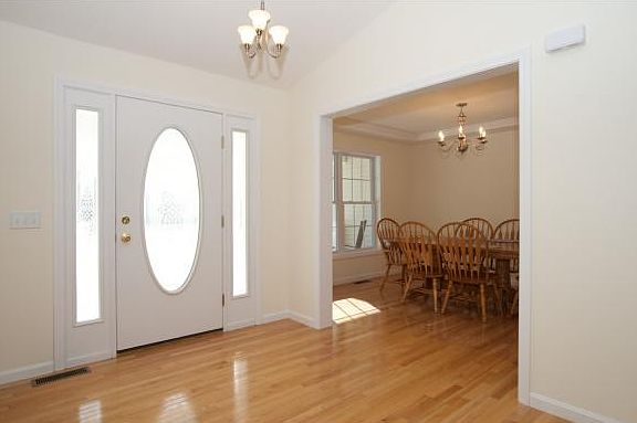 5th image of 21 Long Meadow Farm Dr
