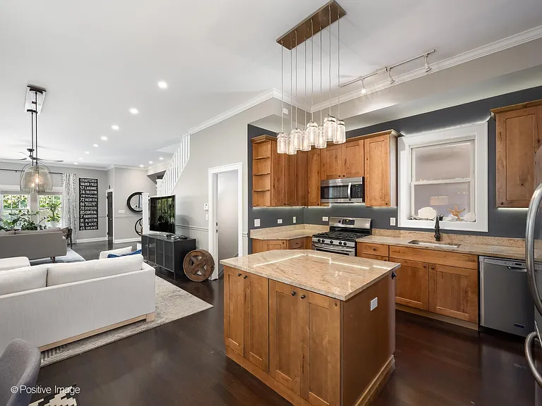 2120 W Race Ave — Photo 7